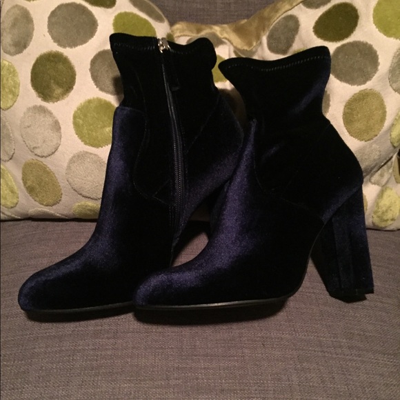 ❤️Host Pick!! Steve Madden Edit navy velvet bootie - Picture 6 of 7